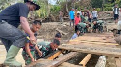 Gerak Cepat TNI, Jembatan Apung Reje Payung Kembali Bisa Dilalui