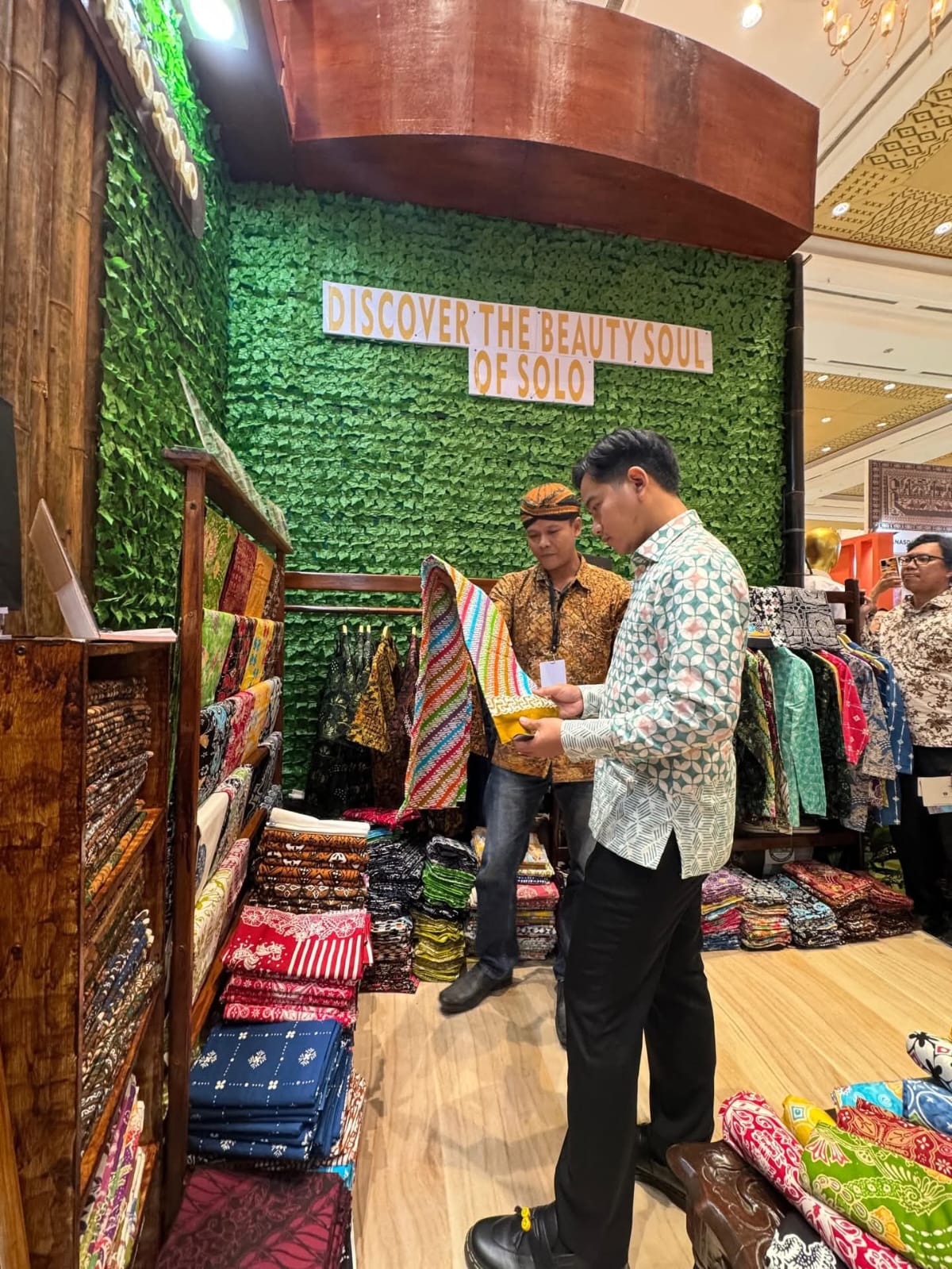 Tinjau INACRAFT 2026, Wapres Gibran Dorong Perajin UMKM Naik Kelas dan Tembus Pasar Global