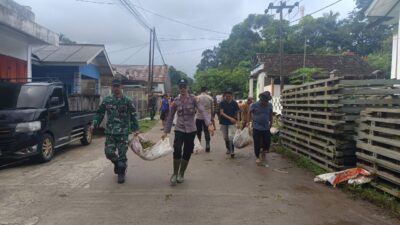 Respons Cepat Polsek Mandalawangi Tangani Ambruknya Jembatan Penghubung Warga
