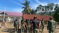 TNI Bersihkan SMPN 26 Takengon Pascabanjir Bandang di Aceh Tengah