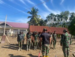 TNI Bersihkan SMPN 26 Takengon Pascabanjir Bandang di Aceh Tengah