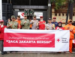 Hujan Tak Surutkan Semangat, Tiga Pilar Bersama Warga Jakarta Utara Gelar Karya Bhakti Bersih Lingkungan