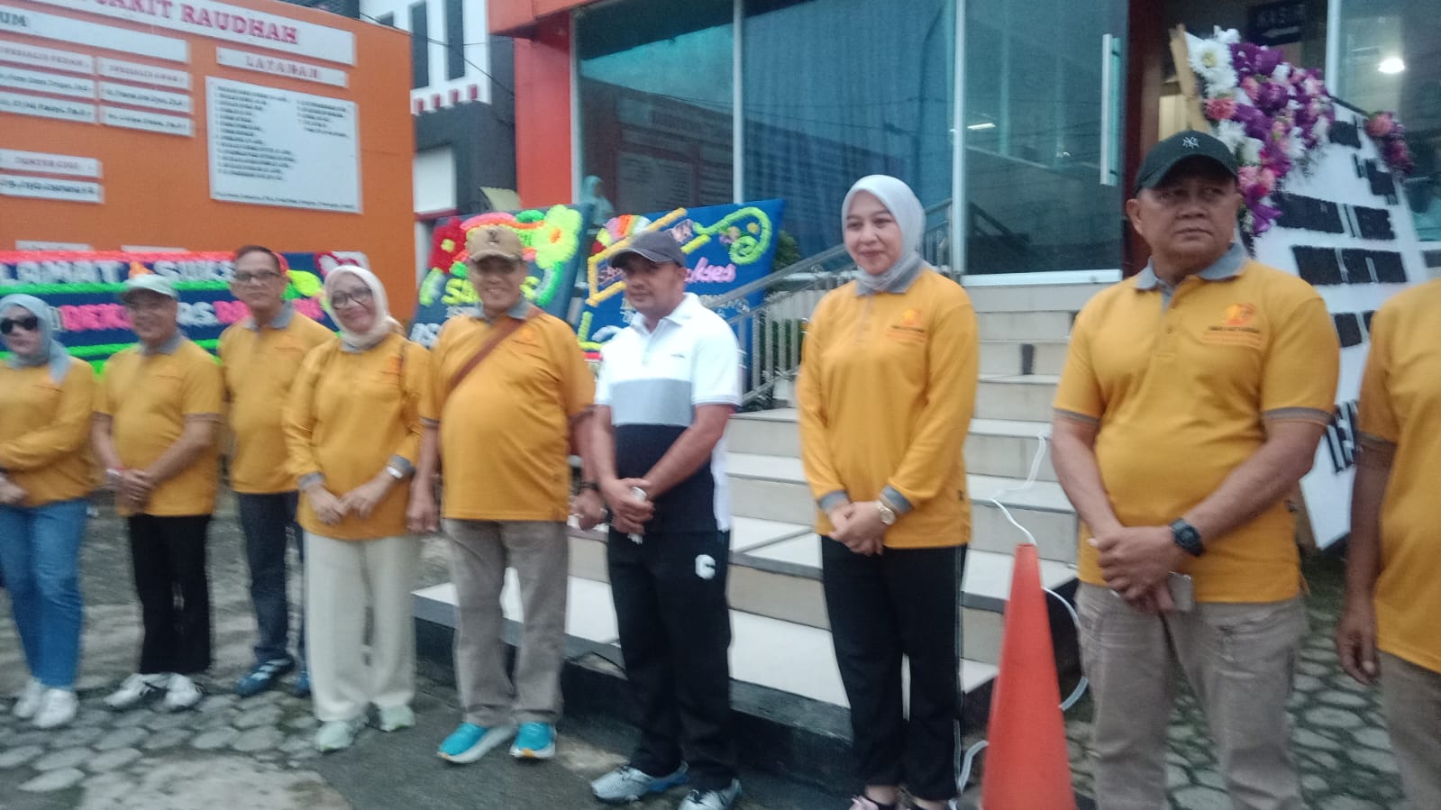 Staff Ahli Hendri Widodo Lepas Ratusan Peserta Jalan Santai Satu Dekade RS Raudhah