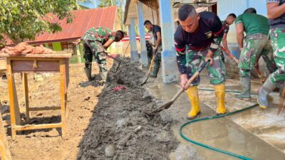 Satgas Gulbencal Kodim Aceh Tengah Bersihkan SMPN 26 Takengon Pascabanjir Bandang