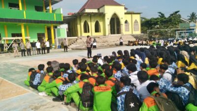 Sat Binmas Polres Sarolangun Goes To School, Bangun Karakter Pelajar, Cegah Aksi Kriminal Kenakalan Remaja Sejak Dini