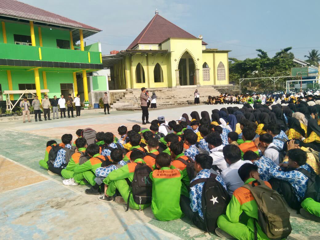 Sat Binmas Polres Sarolangun Goes To School, Bangun Karakter Pelajar, Cegah Aksi Kriminal Kenakalan Remaja Sejak Dini