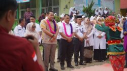 Lagi, Bupati M. Syukur Salurkan Perlengkapan Sekolah Gratis, Kepsek Diminta Antar ke Rumah Siswa