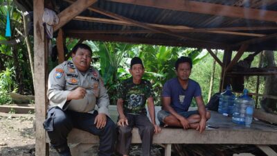 Bhabinkamtibmas Polsek Rangkasbitung Polres Lebak Giat Sambang Ke Warga Desa Binaan di Kampung Catihan