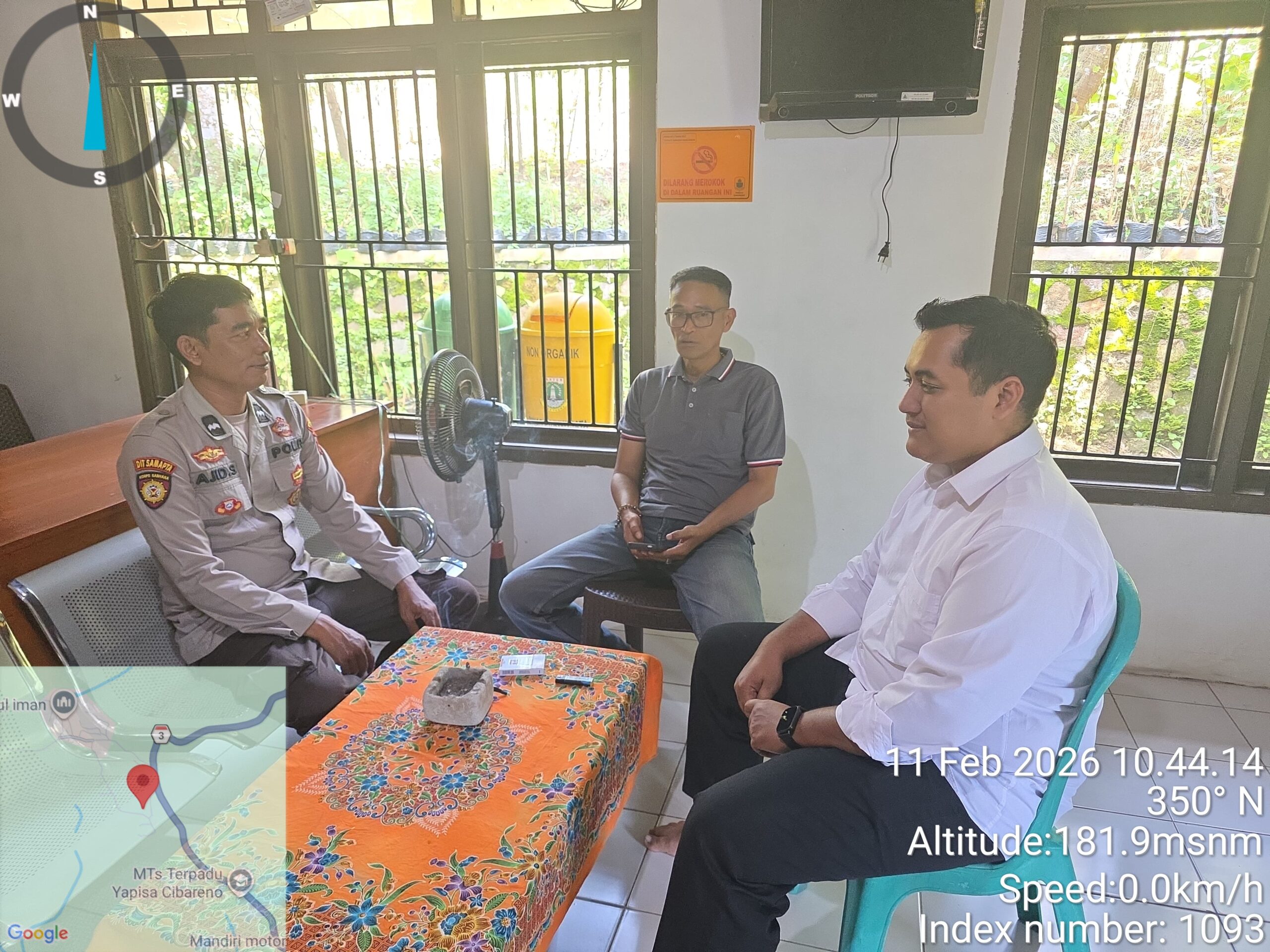 Agar Terjalin Hubungan Baik, Anggota Polsek Cilograng Polres Lebak Sambangi Pradea Desa Cireundeu