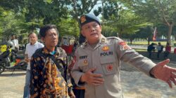 Humanis di Garis Depan, Brimob Jambi Bagikan Tali Asih kepada Massa Aksi Damai Masyarakat SAD