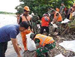 Kodim 0502/Jakarta Utara Bersama Forkopimko Gelar Korve Jaga Jakarta Bersih Di Pesisir Marunda