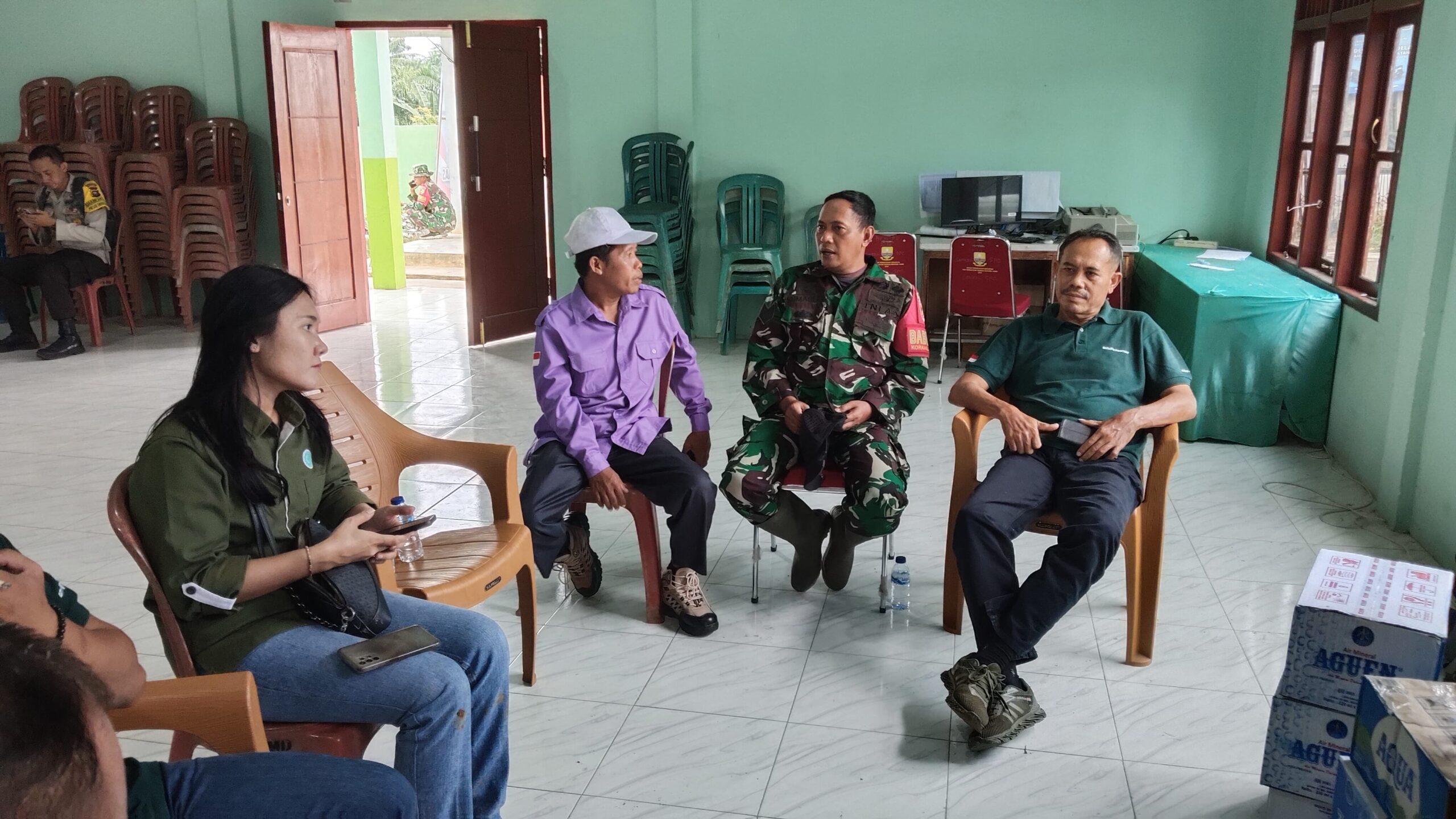 Babinsa Koramil 420-08/Tabir, Laksanakan Komsos Bersama Para aparatur desa di Desa Rawa Jaya, Kecamatan Tabir Selatan 