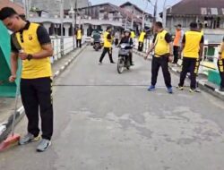 Polres Sarolangun Gelar Korve di Ancol Sarolangun, Dorong Budaya Disiplin Jaga Kebersihan.