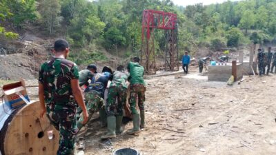 Progres Tembus 47 Persen, Satgas TNI Kebut Pembangunan Jembatan Gantung Kalaili di Linge