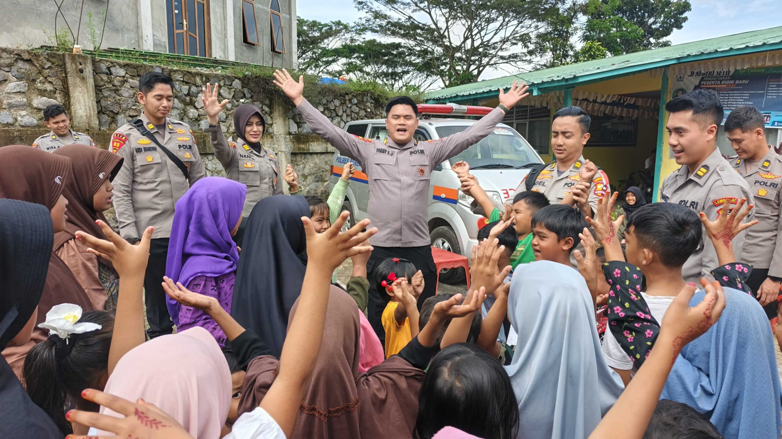 Di Balik Duka Banjir dan Longsor, Senyum Anak Setie Kembali Merekah