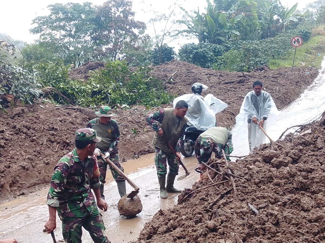 Satgas Gulbencal Lanjutkan Pembersihan Jalan Telege Atu–Ratawali, Progres Capai 80 Persen
