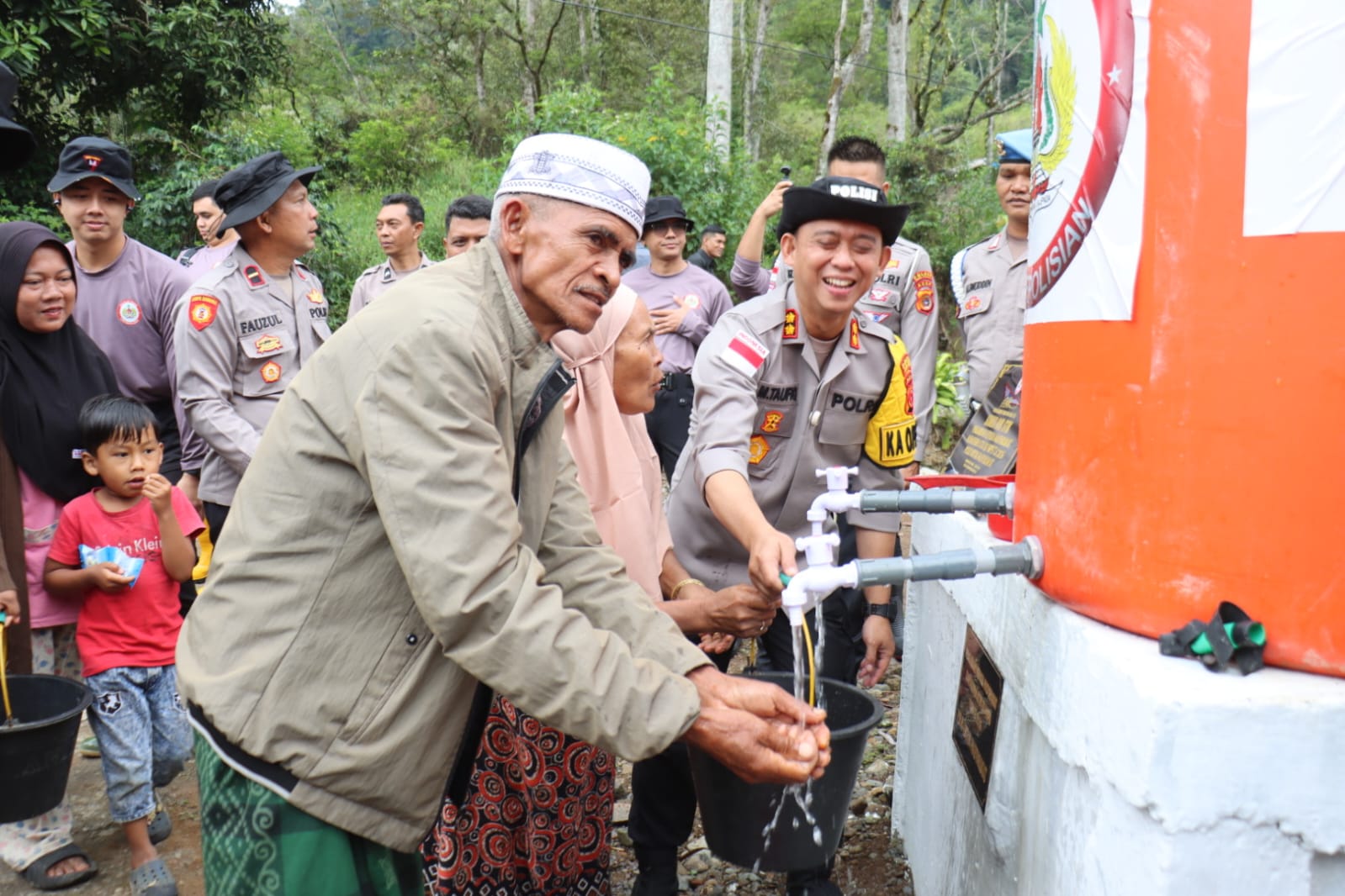 Kapolres Aceh Tengah Resmikan Sumur Bor ke-5 Bantuan Kapolda Aceh dan Mahasiswa STIK Angkatan 83 di Kuyun Uken