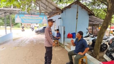 Anggota Polsek Cipanas Polres Lebak Giat Patroli Dialogis Temui warga masyarakat di Kampung Hamberang Ds. Luhurjaya