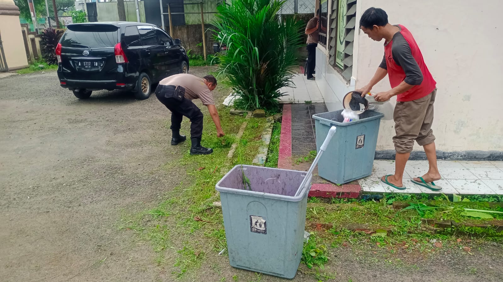Kapolsek Warunggunung Polres Lebak kerahkan seluruh personil Melaksanakan Giat Kurve di Lingkungan Polsek Warunggunung.