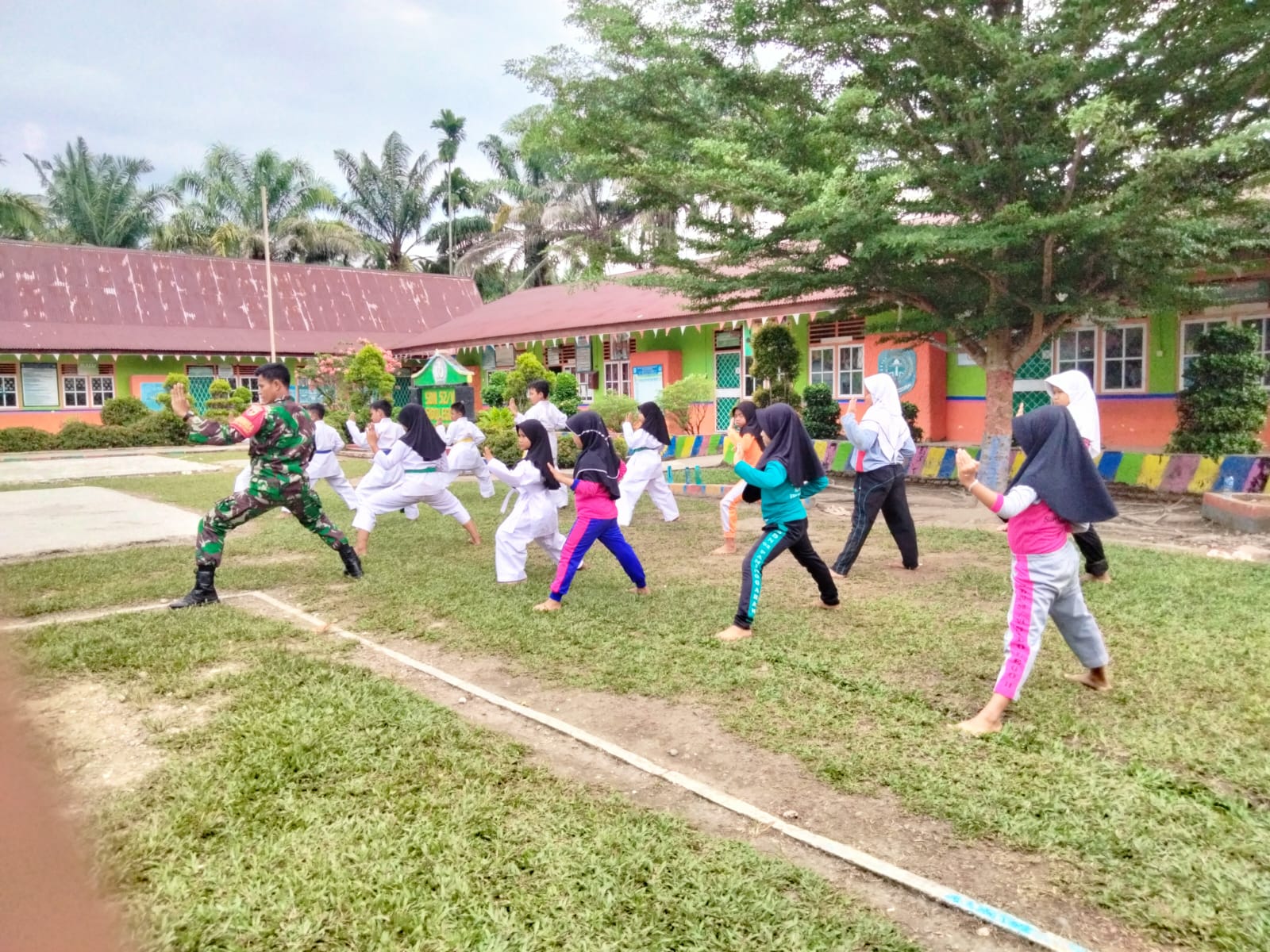 Babinsa Koramil 420-08/Tabir Melaksanakan Pembinaan Bintahwil Desa Sido Lego kec. Tabir Lintas 