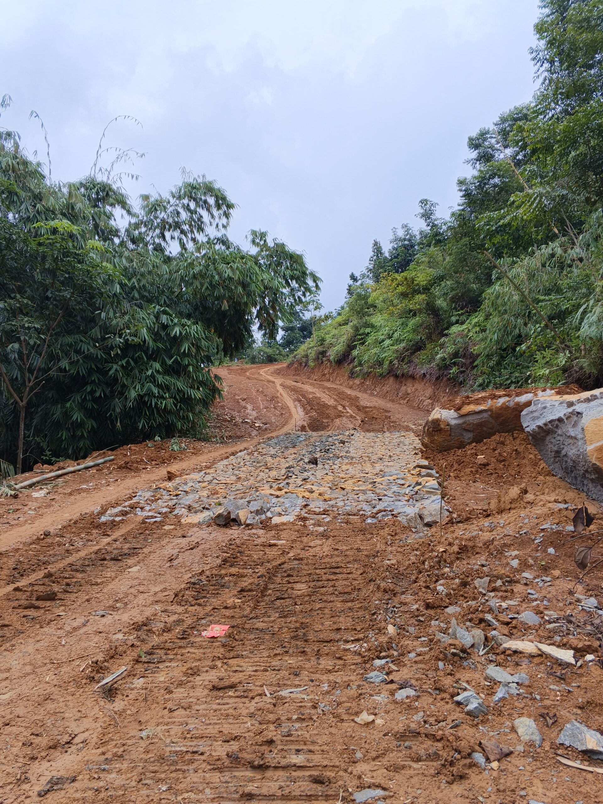 Proyek Perkerasan Jalan Sigobang Menuju Huntara Korban Bencana 2020: Transfaran Dipertanyakan, Risiko Mangkrak Mengancam