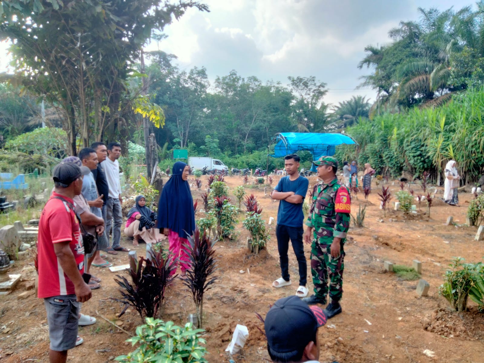 Babinsa Koramil 420-08/Tabir, Koptu Simuslim, Laksanakan Komsos Bersama Masyarakat Desa Sumber Agung, Kecamatan Margo Tabir.