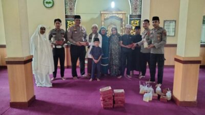 Polres Sarolangun Rutin Berbagi Takjil Setiap Hari Selama Ramadhan 1447 H