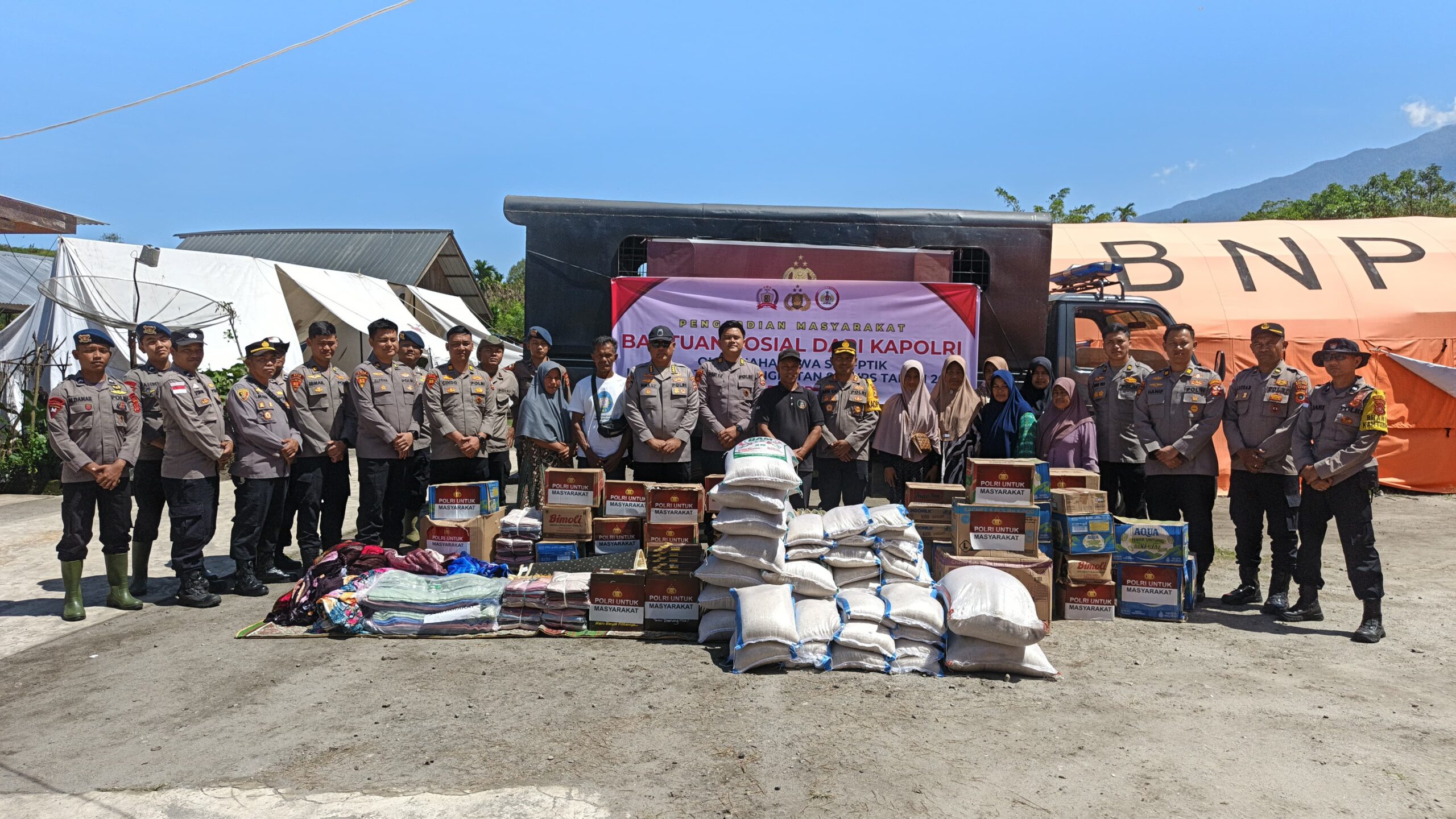 Mahasiswa STIK-PTIK LEMDIKLAT POLRI Angkatan 83 Salurkan Bantuan Sosial Kapolri di Posko Pengungsian Tunyang