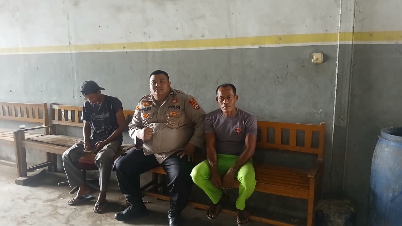 Anggota Polsek Rangkasbitung Polres Lebak Giat Patroli Dialogis Temui Karyawan pangkalan Gas Lpg