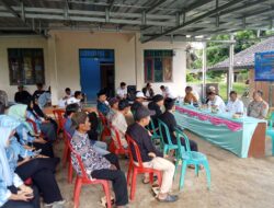 Ronald Apresiasi Kepala Desa Daroyon yang Tetap Bertugas Meski Sakit