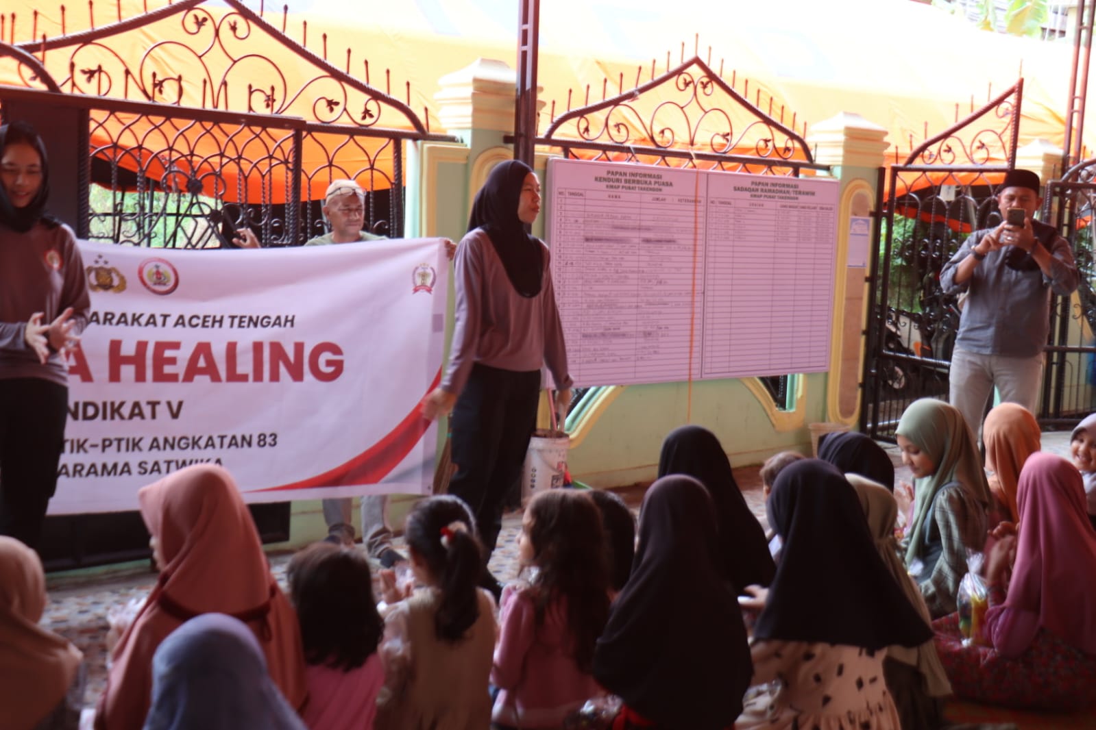 Sentuhan Trauma Healing Mahasiswa STIK 83 untuk Anak-Anak di Masjid KMAP Aceh Tengah