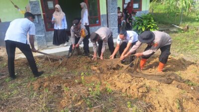 Ramadhan Penuh Kepedulian, Polsek Celala Pulihkan Polindes Ramung Ara Pascabencana