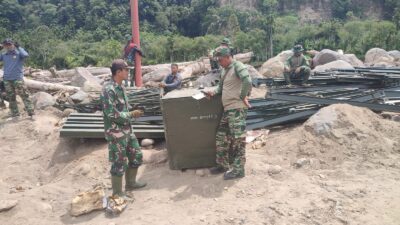 Personel Satgas Gulbencal Lakukan Pengecekan Material Jembatan Bailey D Dusun Ayun