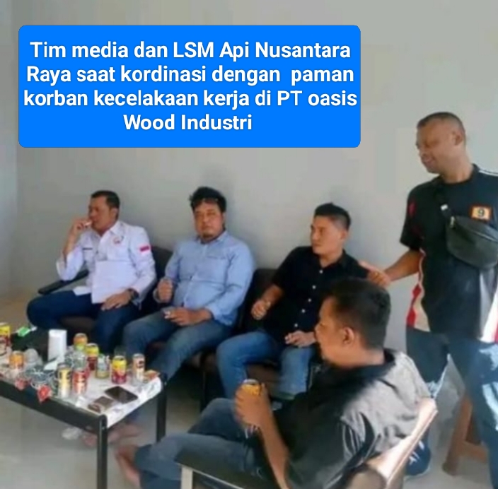 Ketua DPD LSM API NUSANTARA RAYA Dukung Sunarya Minta Pertanggung Jawaban PT oasis Wood Industri Sesuai Aturan Saat komunikasi Dengan Tim media Yang Konfirmasi Tentang Pekerja Yang Alami Kecelakaan Kerja 
