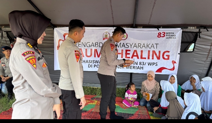 Berbagi Tawa, Mahasiswa STIK-PTIK Hibur Anak-anak dan Gelar Bakti Kesehatan di Pengungsian Jamur Ujung