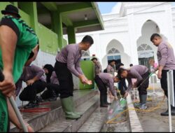 Mahasiswa STIK-PTIK Angkatan 83 Gelar Bakti Sosial, Bersihkan Masjid Al Muttaqin di Bale Atu