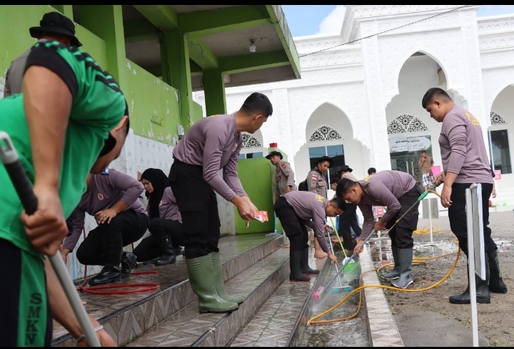 Mahasiswa STIK-PTIK Angkatan 83 Gelar Bakti Sosial, Bersihkan Masjid Al Muttaqin di Bale Atu