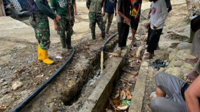 Satgas Penanggulangan Bencana Pimpin Gotong Royong, 550 Meter Pipa Air Bersih Terpasang di Desa Jamat