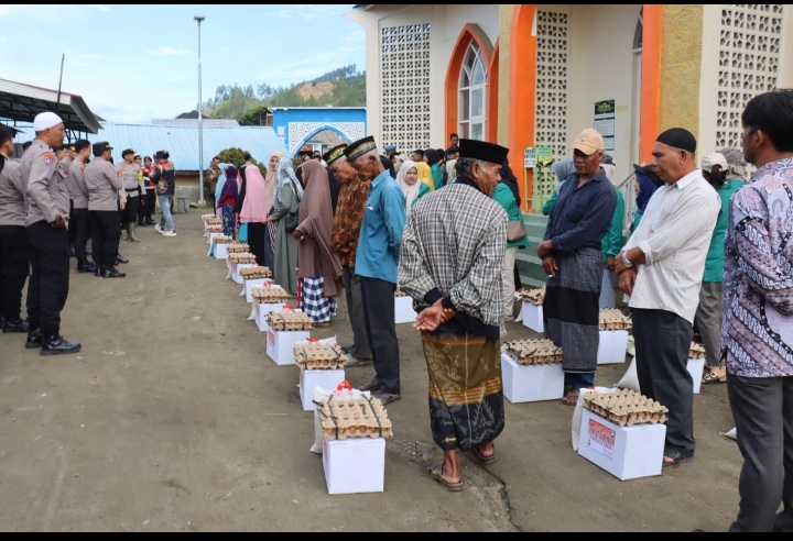 Mahasiswa STIK Angkatan 83 Tebar Kepedulian di Mendale, Salurkan 40 Paket Sembako dan Pulihkan Fasilitas Ibadah