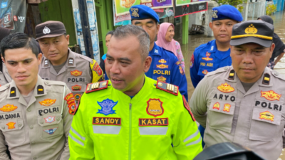 Polres Cirebon Kota Salurkan Bantuan Makanan untuk Korban Banjir di Gunungjati