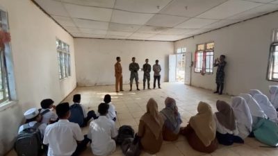 Hari Pertama Pasca Banjir dan Longsor, Satgas Gulbencal Kodim 0106/Aceh Tengah Berikan Motivasi Proses Belajar Mengajar di SMP 26 Takengon Hari Pertama Pasca Banjir dan Longsor, Satgas Gulbencal Kodim 0106/Aceh Tengah Berikan Motivasi Proses Belajar Mengajar di SMP 26 Takengon
