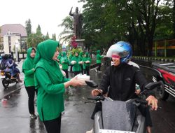 Hangatkan Ramadhan, Eratkan Silaturahmi, Dandim Boyolali Turun ke Jalan Bagikan Ratusan Paket Takjil