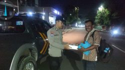 Anggota Polsek Rangkasbitung Polres Lebak Giat Patroli Mobile Sekaligus Bagikan Nasi Kotak Menjelang Sahur