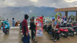 Kanit Provos Polsek Lebakgedong Polres Lebak Sosialisasi Barcode Yanduan Kepada Masyarakat di Tempat Wisata Lereng Cibolang