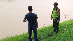 Guna Antusipasi Banjir, Babinsa Aktif Laksanakan Patroli Bencal