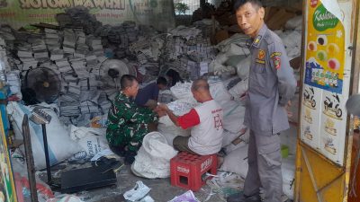 Peran Serta Babinsa Joyotakan Dalam Proses Bank Sampah