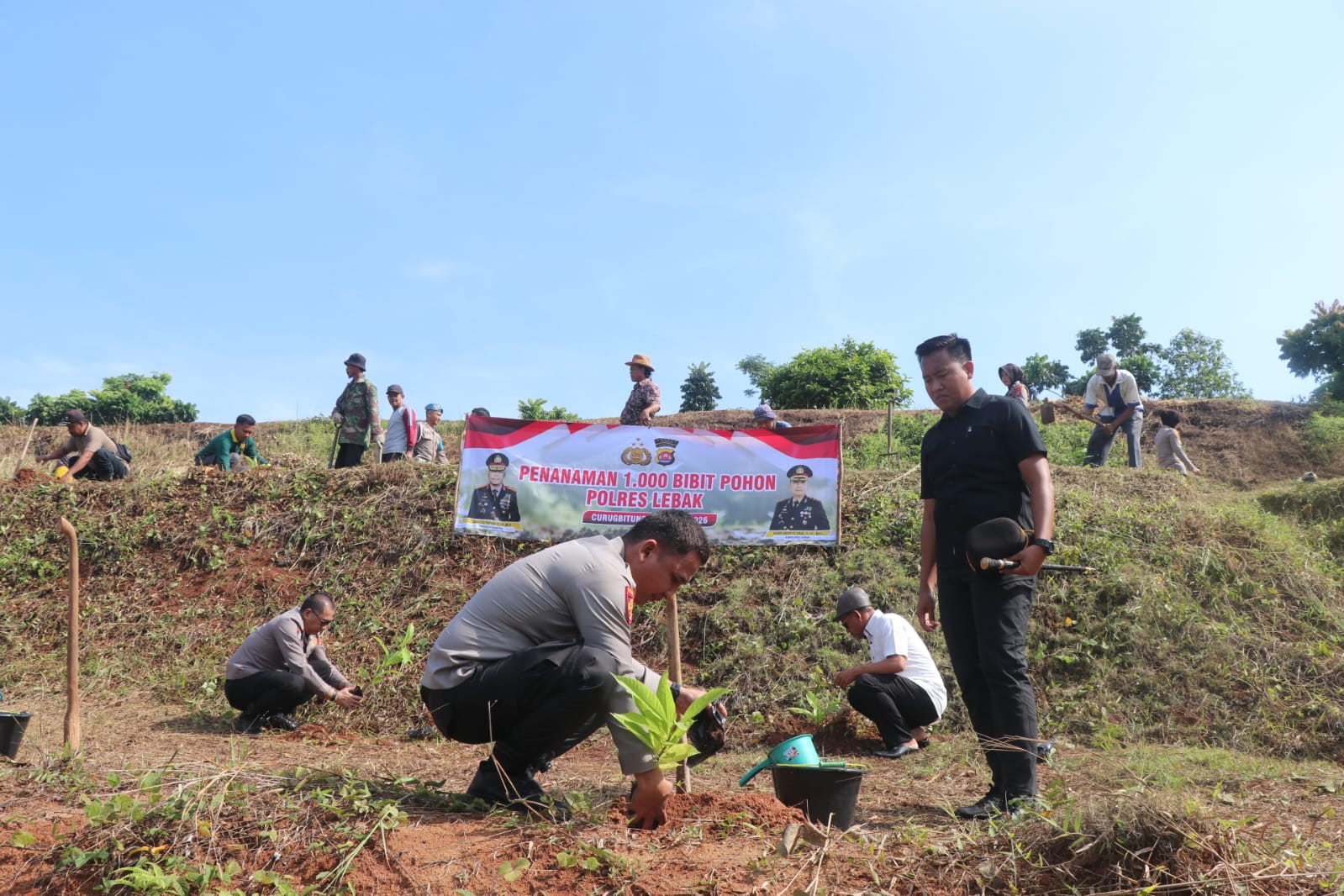 Kapolres Lebak Bersama Warga Laksanakan Penanaman Seribu Pohon di Curugbitun