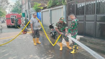 Danramil 03 Serengan Pimpin Langsung Kerja Bakti Pasca Banjir di Kelurahan Joyotakan Danramil 03 Serengan Pimpin Langsung Kerja Bakti Pasca Banjir di Kelurahan Joyotakan
