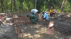 Anyaman Besi Jembatan Garuda Mulai Dibentuk, Gotong Royong TNI dan Warga Cerme Kian Solid