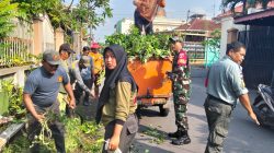Implementasi Jum’at Bersih, Babinsa, Aparat Kelurahann Linmas & Warga Gotong Royong Bersih-Bersih Lingkungan